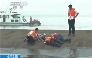 Đã nghe thấy tiếng người sống sót trong chiếc phà bị đắm ở Trung Quốc