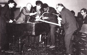 FLUXUS - trào lưu nghệ thuật 'trôi' (Kỳ 9 & hết): FLUXUS sống mãi