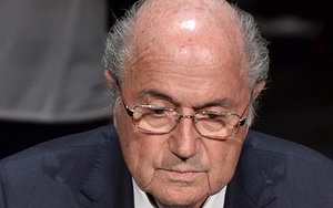 Ngoài tham nhũng, còn lý do nào khiến Blatter phải từ chức Chủ tịch FIFA?