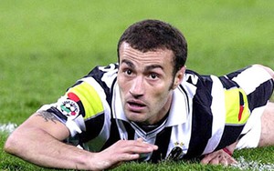 Paolo Montero: 'Ở thời của tôi, tiền đạo cắn hậu vệ như cơm bữa'