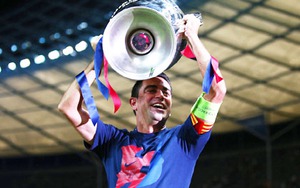 Xavi ngập tràn danh hiệu ngày chia tay