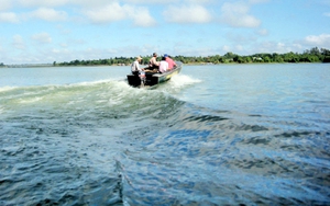 Lật thuyền trên hồ Trị An - Đồng Nai làm chết 3 trẻ em