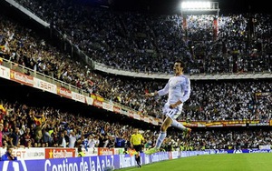 Rafael Benitez trả Gareth Bale lại cánh trái sở trường