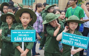 7 - 8 tuổi háo hức đi bộ đội