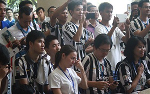 Nữ CĐV bay từ TPHCM ra Hà Nội, khóc xúc động khi gặp thần tượng Del Piero