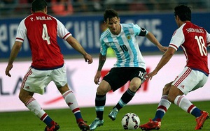 Messi xỏ háng cầu thủ Paraguay ở Copa America 2015