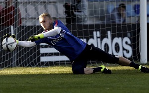 Vì sao Man United chọn Jasper Cillessen thay De Gea?