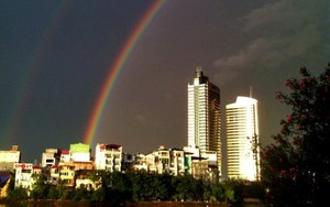 Ngắm 'vẻ đẹp chết chóc' của cơn dông tàn phá Hà Nội