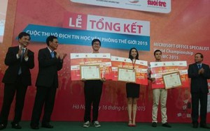 3 sinh viên nhận giải 100 triệu đồng vì mê... tin học