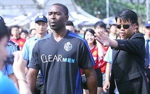 Andy Cole đến Việt Nam: Chờ một nụ cười trên sân Cẩm Phả