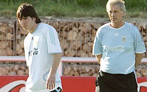 HLV của Colombia đã đưa Messi ra ánh sáng như thế nào?