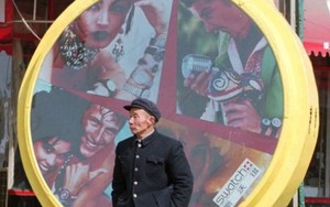 Đồng hồ Thụy Sĩ Swatch: Rác cao cấp hay 'thời trang kêu tích tắc'