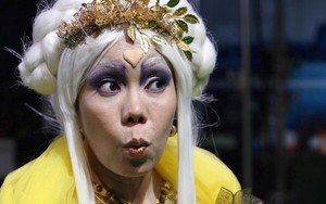 Danh hài Việt Hương: 'Tôi chỉ là người thấp bé nhẹ cân, thấy cảnh đời éo le là xúc động'