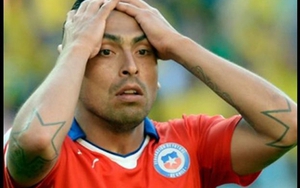 Jara CHÍNH THỨC bị treo giò 3 trận vì tội quấy rối Cavani