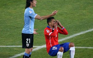 Jara bị tố chửi Cavani: 'Bố mày sẽ phải ăn cơm tù 20 năm'