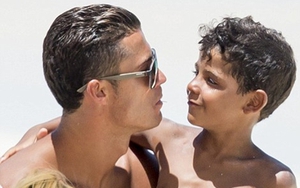 Con trai Ronaldo trình diễn kĩ năng chơi bóng ở Bahamas
