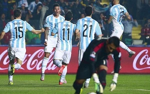 Marcos Rojo giúp Argentina mở tỉ số trước Paraguay