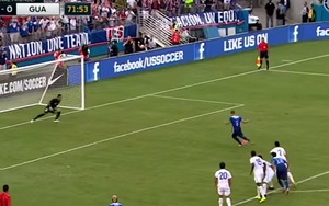 Clint Dempsey ghi bàn bằng cú Panelka vào lưới Guatemala