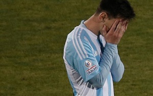 Một lần nữa, Messi rơi lệ vì Argentina