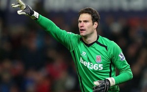 Man United và Chelsea tranh nhau Begovic