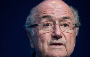 Sepp Blatter không rời Thụy Sĩ vì sợ bị bắt