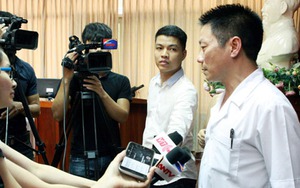 Khen thưởng 19 thầy thuốc nguy cơ phơi nhiễm HIV do quên mình cứu bệnh nhân