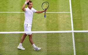 Câu chuyện Wimbledon: Giao bóng, lên lưới, bắt vô lê chưa “chết”