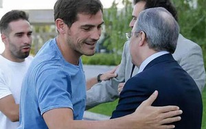 Iker Casillas, Sergio Ramos ôm hôn chủ tịch Perez, chia tay đồng đội để rời Real Madrid?