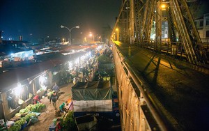 VIDEO: 'Khai tử' chợ Long Biên, người dân nói gì?