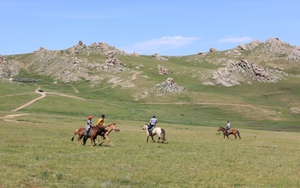 Mông Cổ du ký: Đua ngựa, đấu võ, bắn cung và đêm nhạc kịch trên thảo nguyên