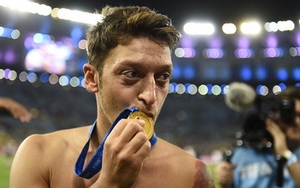 Sao Arsenal chi tiền giúp 11 trẻ em Brazil phẫu thuật bệnh hiểm nghèo