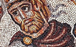 Tìm thấy bức tranh khảm mô tả Alexander Đại đế gặp một thầy tu Do Thái?