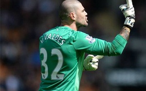 Victor Valdes đáp trả chỉ trích của Van Gaal