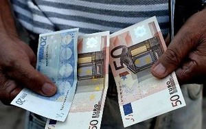 Hy Lạp tăng VAT lên 23%, mở lại ngân hàng