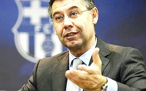 Barca thành công trên sân cỏ nhưng nội bộ 'đấu đá' quá dữ dội