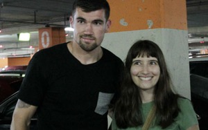 CĐV nữ 'phát cuồng' vì thân hình của cầu thủ đẹp hơn cả Cristiano Ronaldo