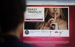'Tan cửa nát nhà' vì trang web cổ súy ngoại tình