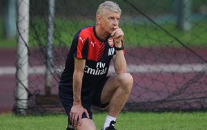 'Arsenal có 200 triệu bảng, mua ai cũng được, trừ Ronaldo và Messi'