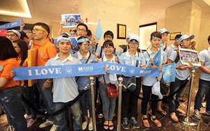 Man City đến Việt Nam: Đợi 7 tiếng, gặp thần tượng trong… 10 phút