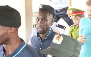 CHÙM ẢNH: Hàng rào tình nguyện bất lực trong việc 'bảo vệ' Sagna, Clichy