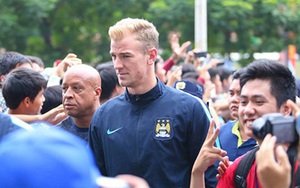 Joe Hart cao như tòa tháp giữa 'rừng' người hâm mộ Việt