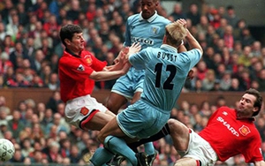 19 năm sau chấn thương kinh hoàng tại Old Trafford, cái chân của David Busst vẫn gây ám ảnh