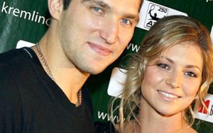 Mỹ nhân của quần vợt Nga, Maria Kirilenko, làm mẹ