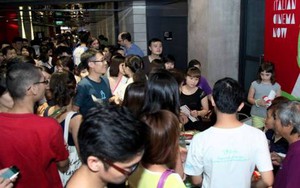 Dư âm LHP Moviemov ở Việt Nam: Xã hội đầy vấn đề, nhưng không thiếu những tràng cười