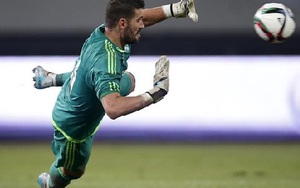 'King Kong' Kiko Casilla ra mắt ấn tượng