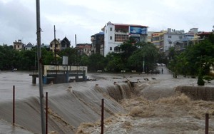 Hai ngày mưa lũ ở Bắc Bộ: 12 người thương vong, trên 3.500 nhà bị ngập, đổ