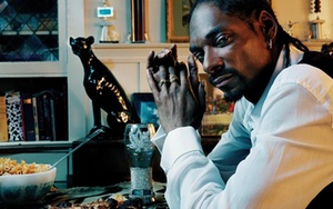 Sao nhạc rap Snoop Dogg bị tạm giữ vì lén mang cả 'kho tiền" qua sân bay