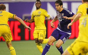 Xem Kaka 2 lần liên tiếp xỏ háng đối phương