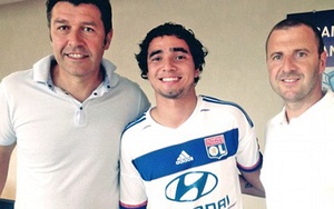 Hậu vệ Rafael nói lời chia tay Man United, chính thức khoác áo Lyon