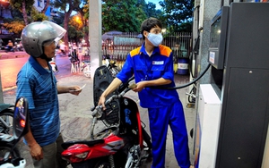 Giá xăng giảm 816 đồng từ 15h chiều 4/8